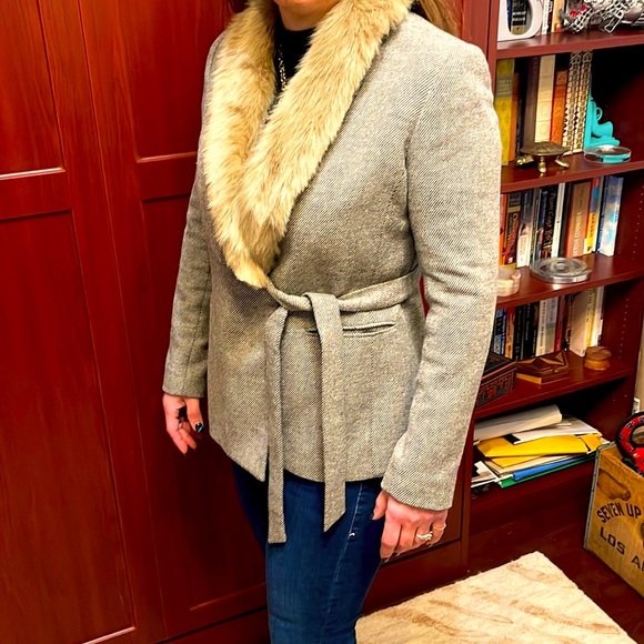 Banana Republic woven wool blazer with removable faux fur colar! petite 4 - Picture 2 of 7